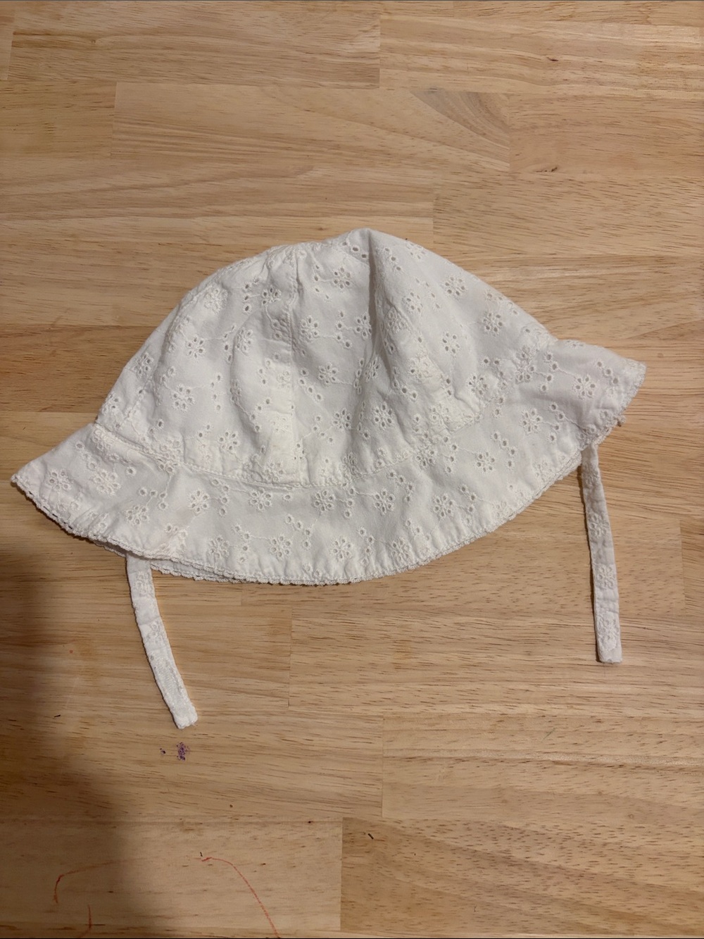 Nordstrom White Eyelet Baby Sun Hat with Chin Tie 9-24 Months